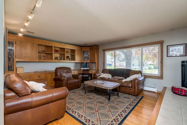 10940 Pioneer Drive, Burnsville, MN 55337