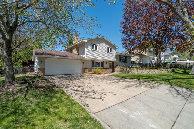 10940 Pioneer Drive, Burnsville, MN 55337