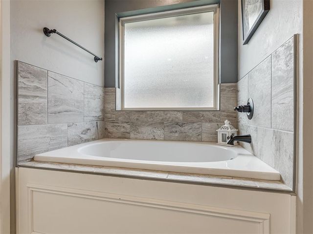 9300 NW 90th Street, Yukon, OK 73099