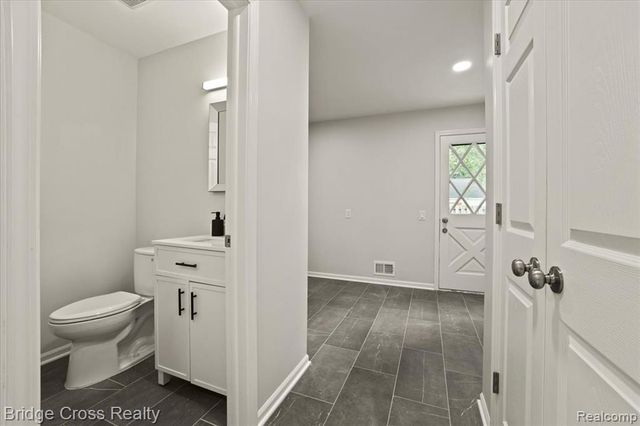 655 S Spinningwheel Lane, Bloomfield Hills, MI 48304