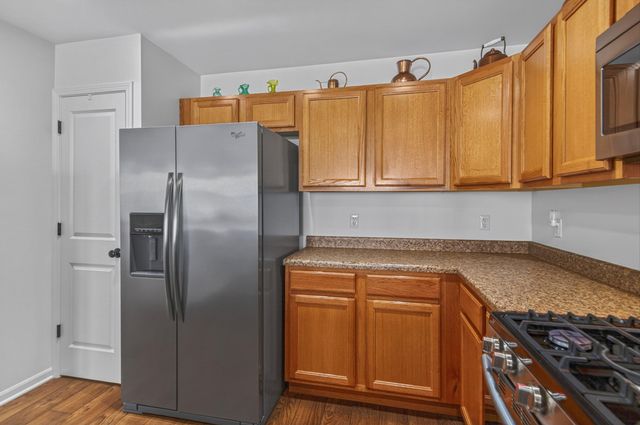 6888 Meadow View Lane, Merrillville, IN 46410