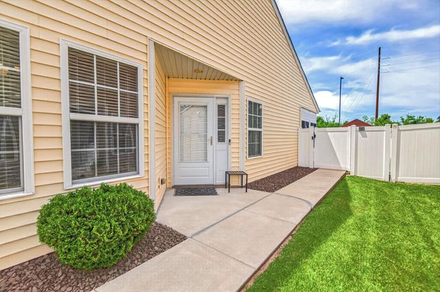 6888 Meadow View Lane, Merrillville, IN 46410