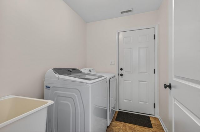 6888 Meadow View Lane, Merrillville, IN 46410