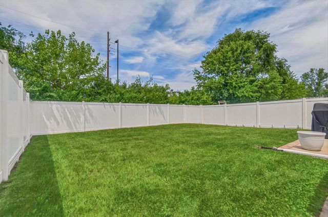 6888 Meadow View Lane, Merrillville, IN 46410