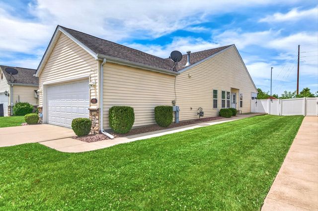 6888 Meadow View Lane, Merrillville, IN 46410