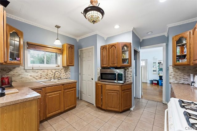 122 Cortland Place, Syracuse, NY 13207