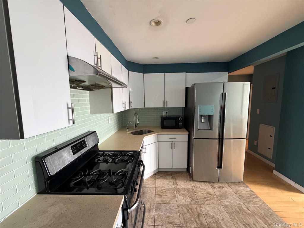 14328 41st Avenue 8C, Flushing, NY 11355