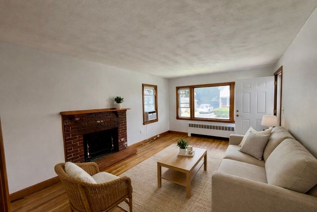 9 Gregg St 9, Woburn, MA 01801