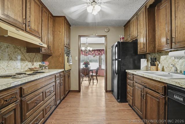 13576 S 275th East Avenue, Coweta, OK 74429