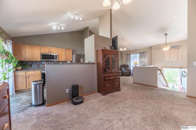 10902 Potter Street, Omaha, NE 68142