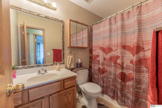 10902 Potter Street, Omaha, NE 68142