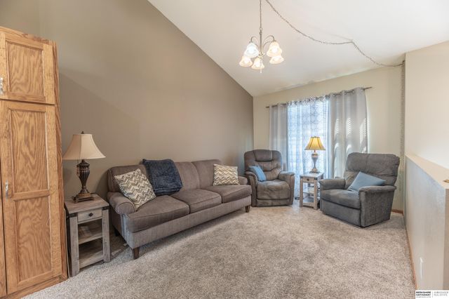 10902 Potter Street, Omaha, NE 68142