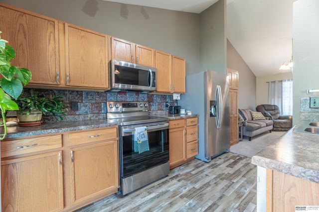10902 Potter Street, Omaha, NE 68142