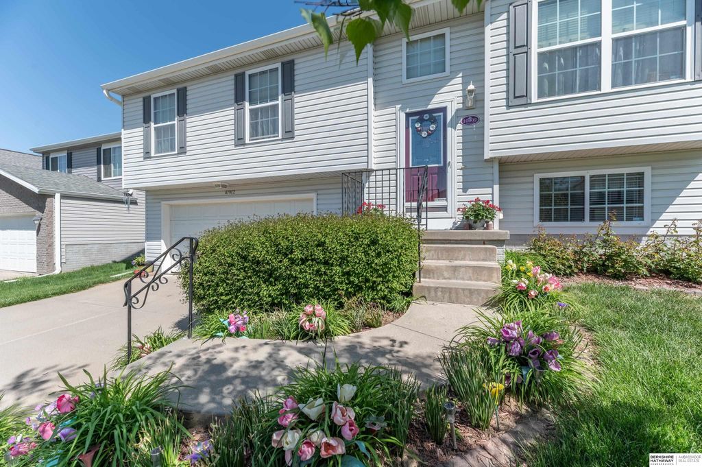 10902 Potter Street, Omaha, NE 68142