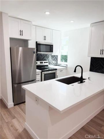 17000 Burbank Boulevard 305, Encino, CA 91316