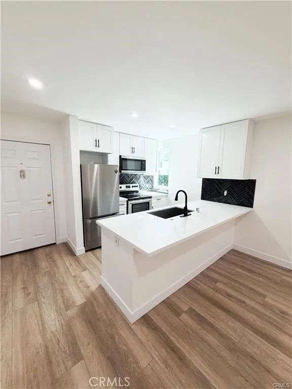 17000 Burbank Boulevard 305, Encino, CA 91316
