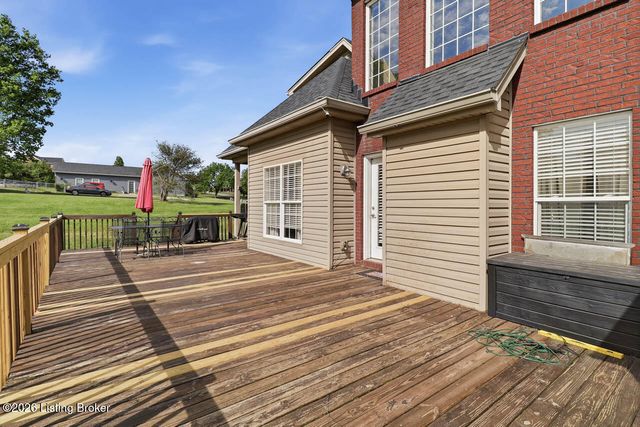33 River Heights Blvd, Taylorsville, KY 40071