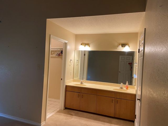 802 Lois St, Kerrville, TX 78028