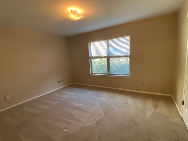 802 Lois St, Kerrville, TX 78028