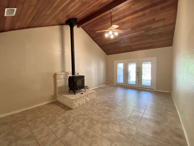 802 Lois St, Kerrville, TX 78028