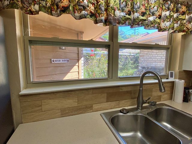 802 Lois St, Kerrville, TX 78028