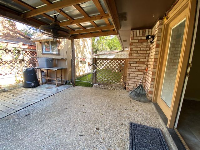 802 Lois St, Kerrville, TX 78028