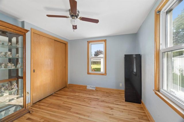 1352 W COMMERCIAL STREET, Appleton, WI 54914