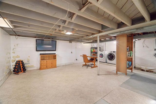 1352 W COMMERCIAL STREET, Appleton, WI 54914