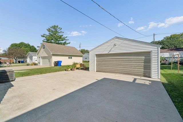 1352 W COMMERCIAL STREET, Appleton, WI 54914