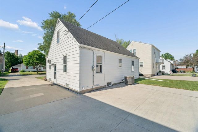 1352 W COMMERCIAL STREET, Appleton, WI 54914