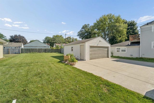 1352 W COMMERCIAL STREET, Appleton, WI 54914