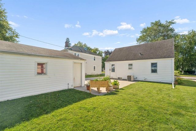 1352 W COMMERCIAL STREET, Appleton, WI 54914