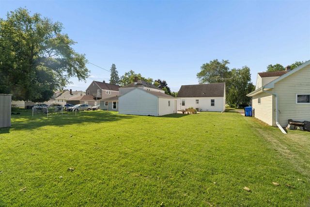 1352 W COMMERCIAL STREET, Appleton, WI 54914