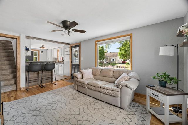 1352 W COMMERCIAL STREET, Appleton, WI 54914