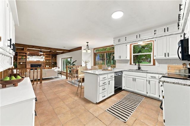 8408 Acuff Lane, Lenexa, KS 66086
