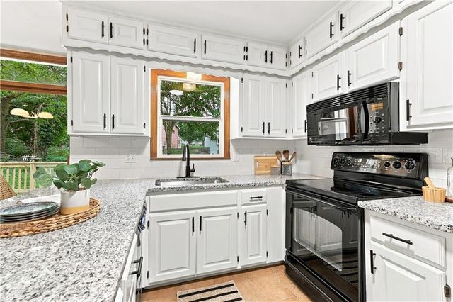 8408 Acuff Lane, Lenexa, KS 66086