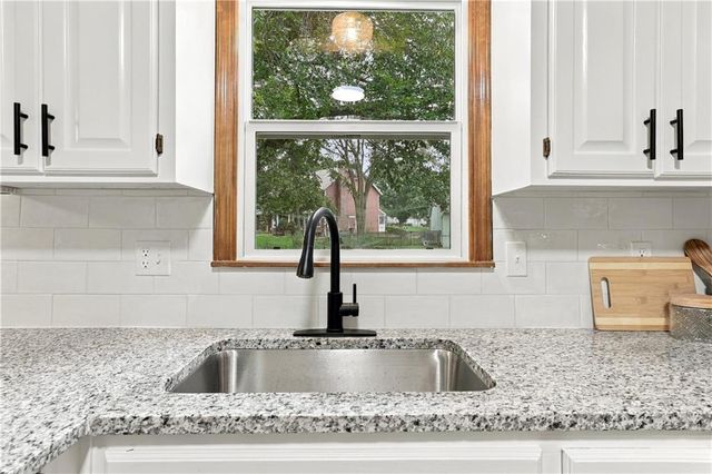 8408 Acuff Lane, Lenexa, KS 66086