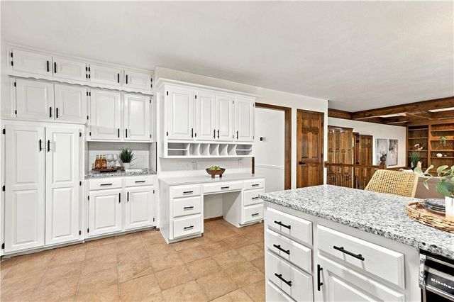 8408 Acuff Lane, Lenexa, KS 66086