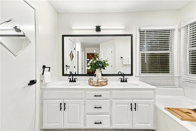 8408 Acuff Lane, Lenexa, KS 66086