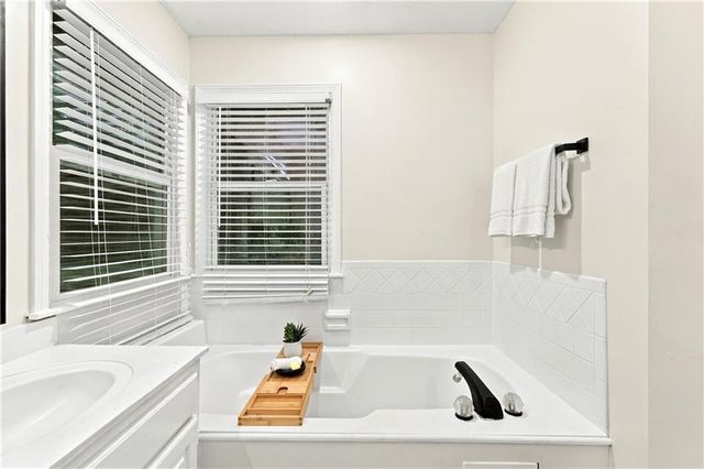 8408 Acuff Lane, Lenexa, KS 66086