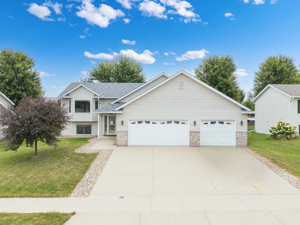 506 7th Avenue NE, Byron, MN 55920