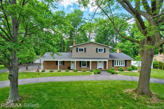 5401 S Sycamore Drive, Burton, MI 48509