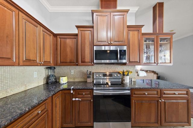 8169 WILD OAKS CIRCLE, Largo, FL 33773