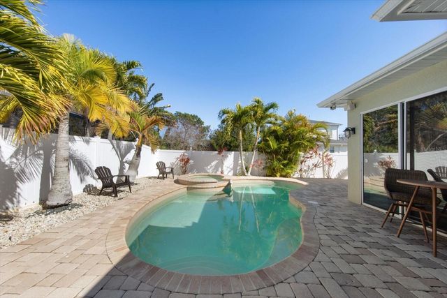 8169 WILD OAKS CIRCLE, Largo, FL 33773