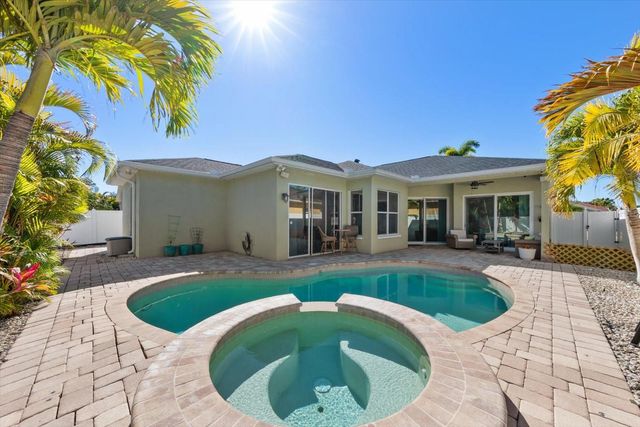 8169 WILD OAKS CIRCLE, Largo, FL 33773