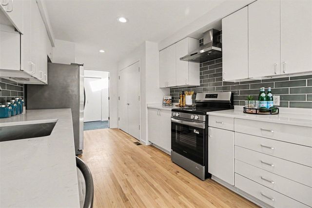 3966 Penberton Drive, Ann Arbor, MI 48105
