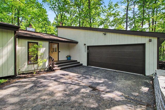 3966 Penberton Drive, Ann Arbor, MI 48105