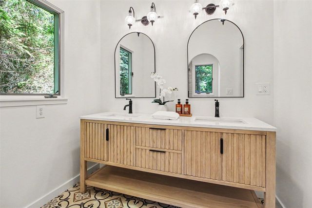 3966 Penberton Drive, Ann Arbor, MI 48105