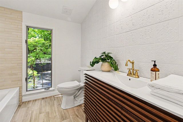 3966 Penberton Drive, Ann Arbor, MI 48105