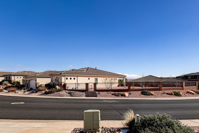 2030 N RESERVE PKWY, Washington, UT 84780